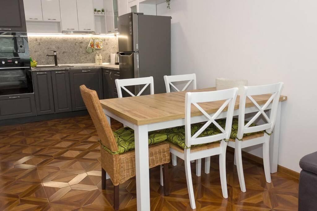 Perfect Summer Vacation Rental - One-Bedroom Flat By Flat Mаnager 토폴라 외부 사진