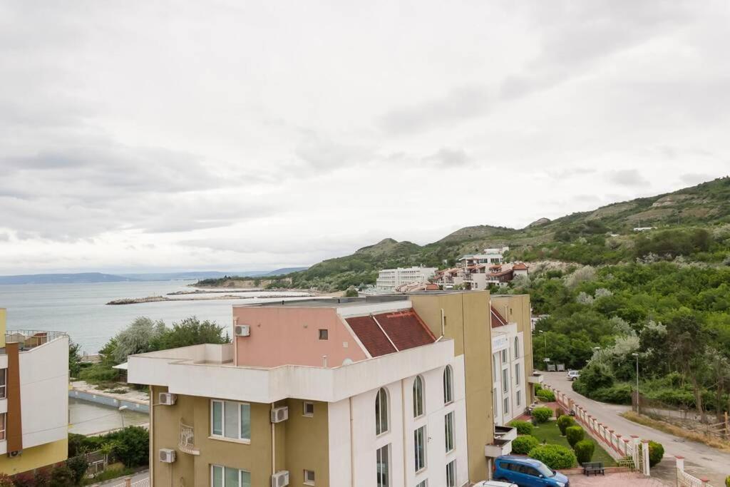 Perfect Summer Vacation Rental - One-Bedroom Flat By Flat Mаnager 토폴라 외부 사진