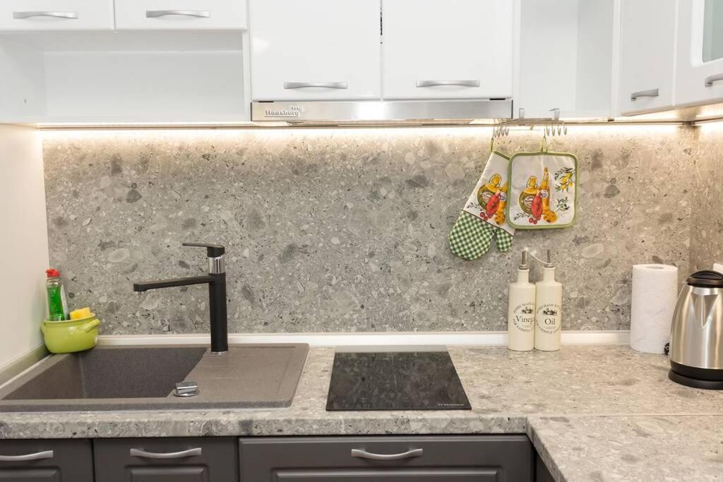 Perfect Summer Vacation Rental - One-Bedroom Flat By Flat Mаnager 토폴라 외부 사진