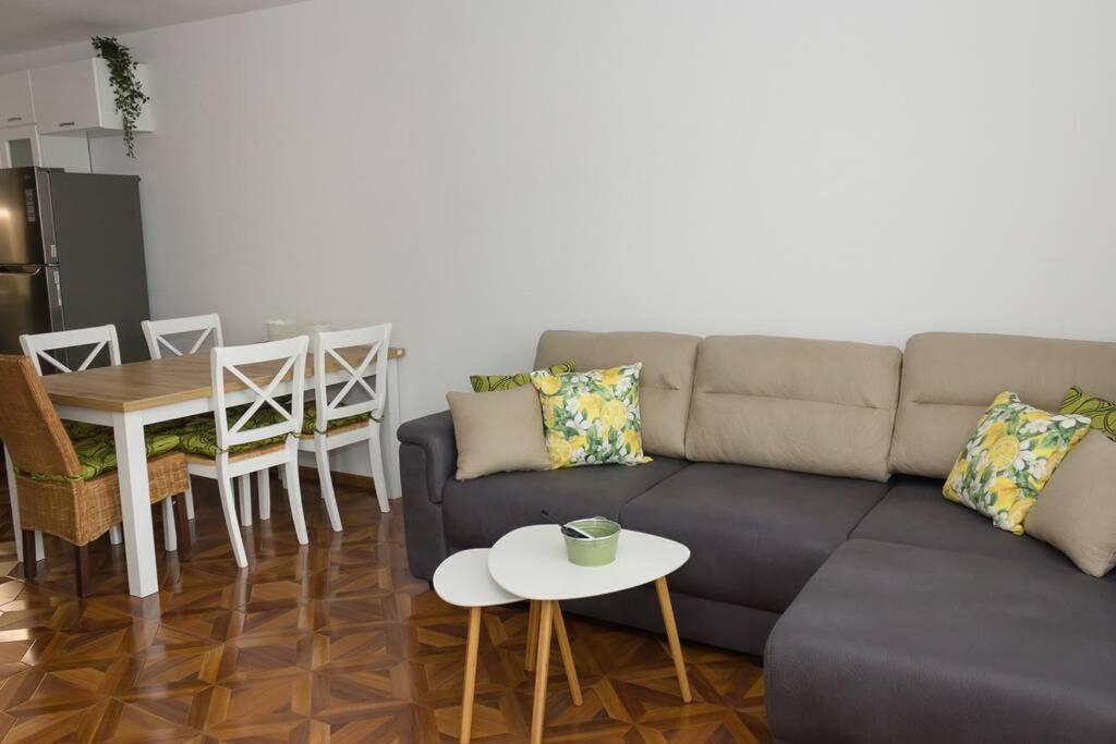 Perfect Summer Vacation Rental - One-Bedroom Flat By Flat Mаnager 토폴라 외부 사진