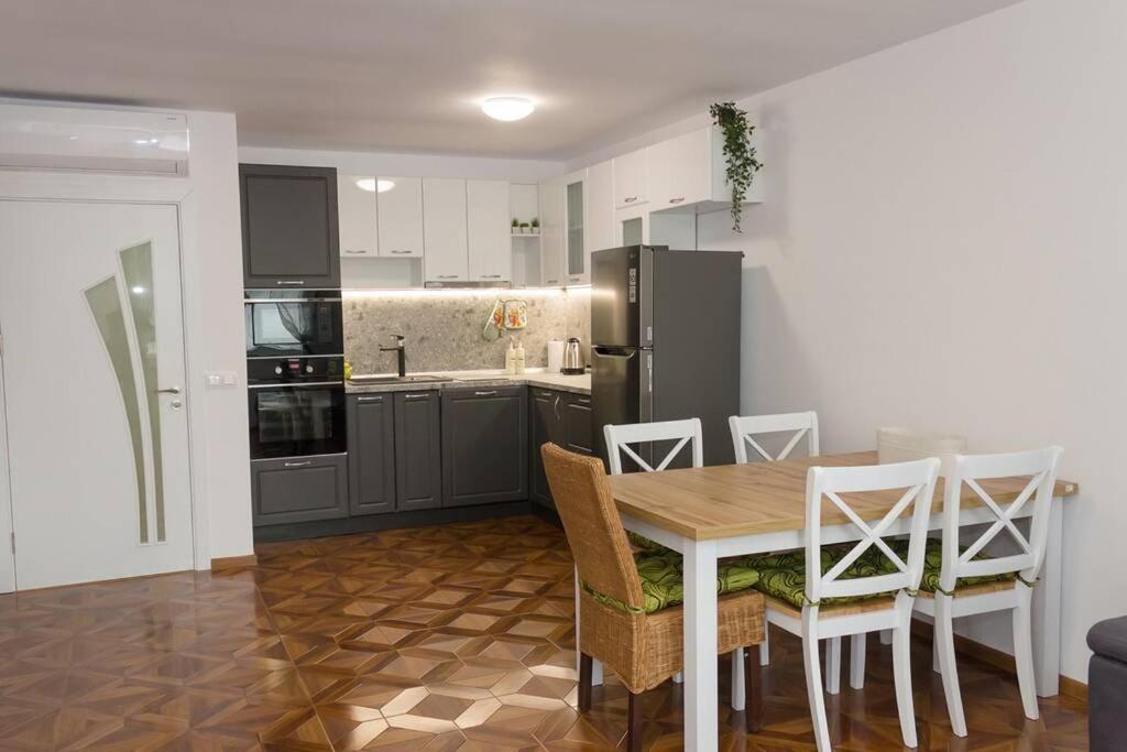 Perfect Summer Vacation Rental - One-Bedroom Flat By Flat Mаnager 토폴라 외부 사진